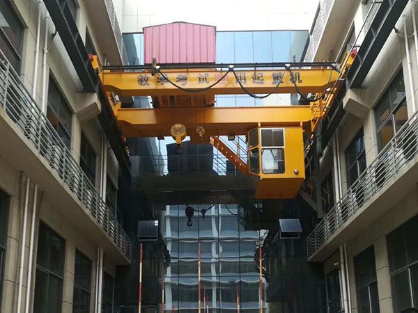 What are the standards that bridge cranes should follow?