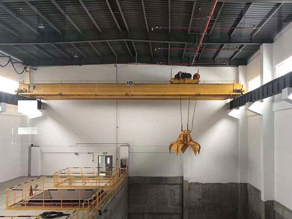 Grabbing crane