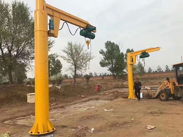 Cantilever crane