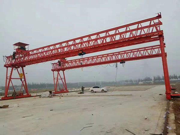 Advantages and characteristics of gantry cranes