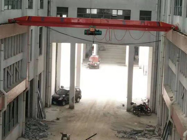 Usage and operating procedures of single beam gantry crane
