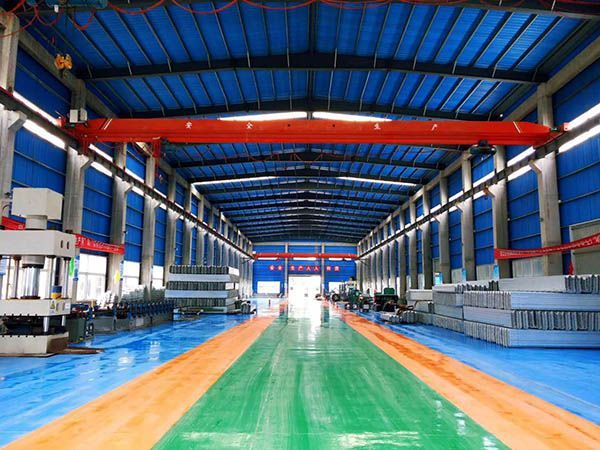 导致单梁桥式起重机轨道脱轨的因素